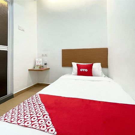 Oyo 90334 Mawlaya Hotel Bayan Lepas Εξωτερικό φωτογραφία