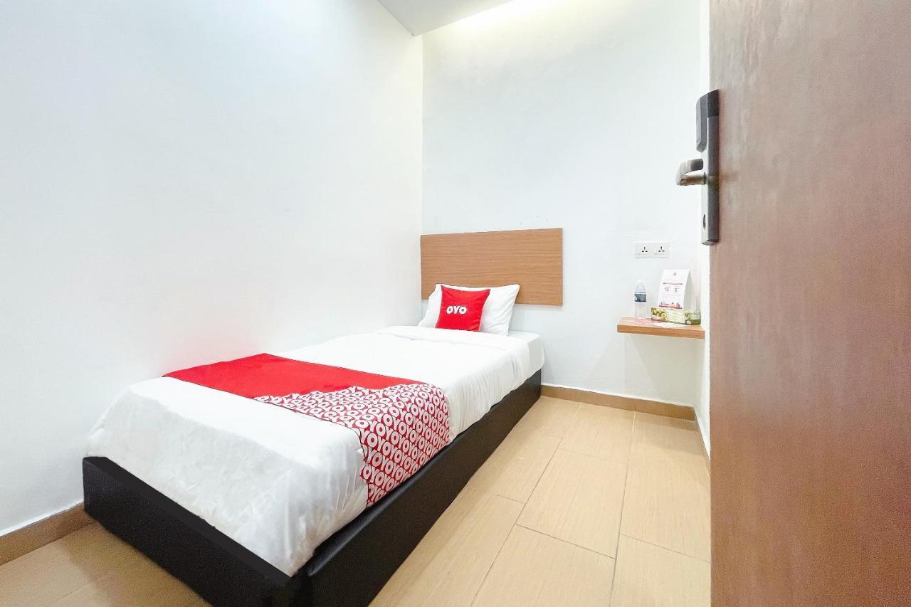 Oyo 90334 Mawlaya Hotel Bayan Lepas Εξωτερικό φωτογραφία