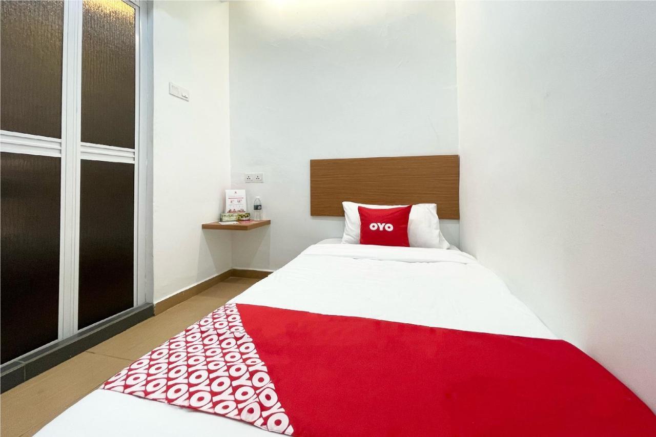 Oyo 90334 Mawlaya Hotel Bayan Lepas Εξωτερικό φωτογραφία