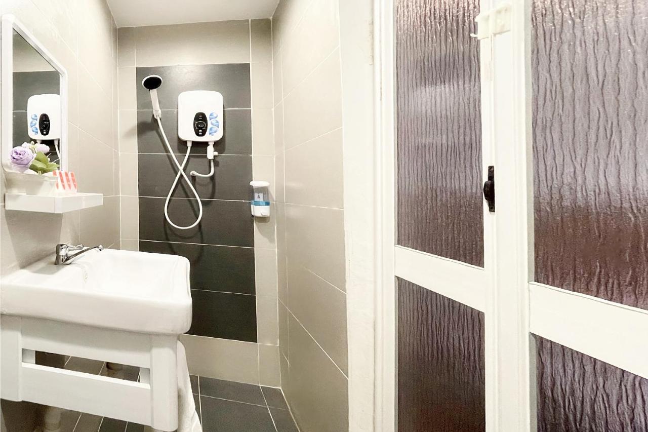 Oyo 90334 Mawlaya Hotel Bayan Lepas Εξωτερικό φωτογραφία