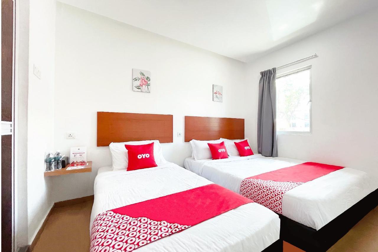 Oyo 90334 Mawlaya Hotel Bayan Lepas Εξωτερικό φωτογραφία