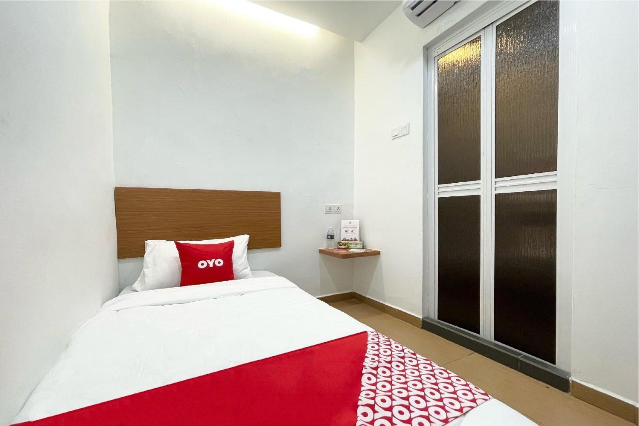 Oyo 90334 Mawlaya Hotel Bayan Lepas Εξωτερικό φωτογραφία